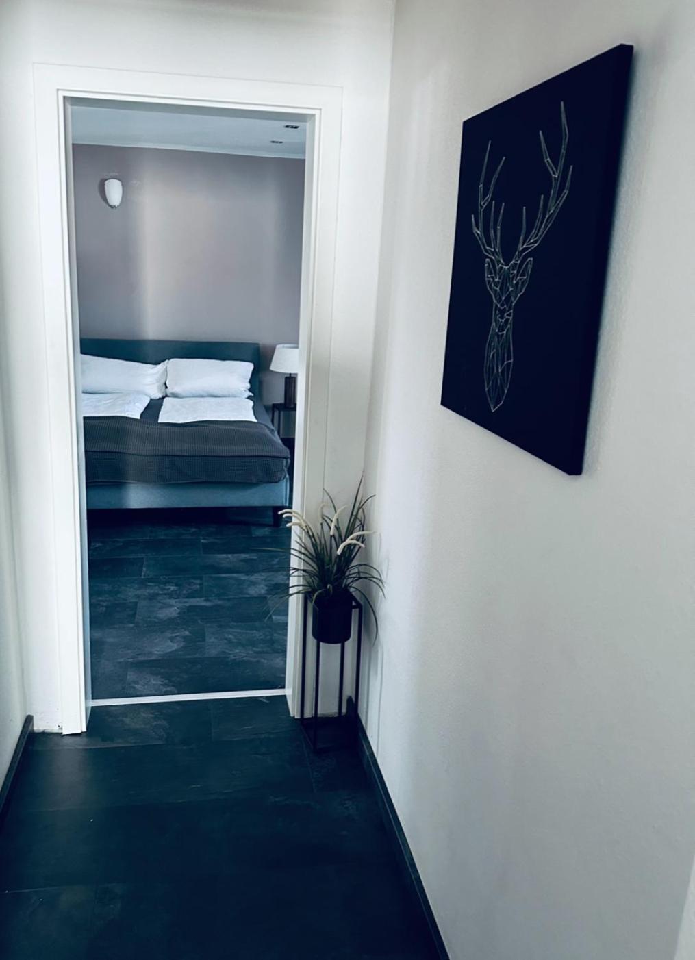 Apartment Mit Balkon In *