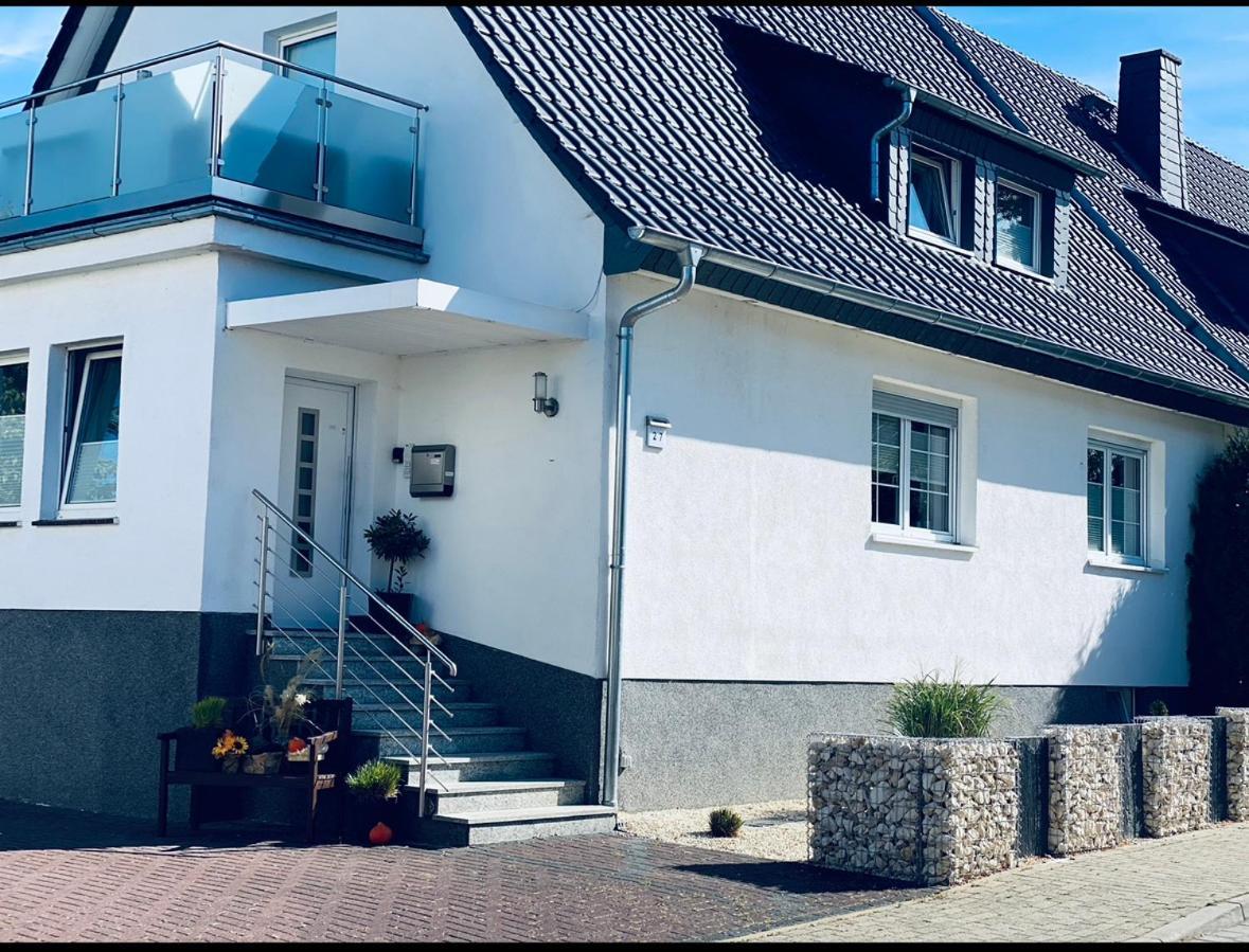 Mit Balkon In Apartment *