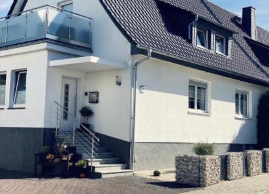 Appartement Mit Balkon In *