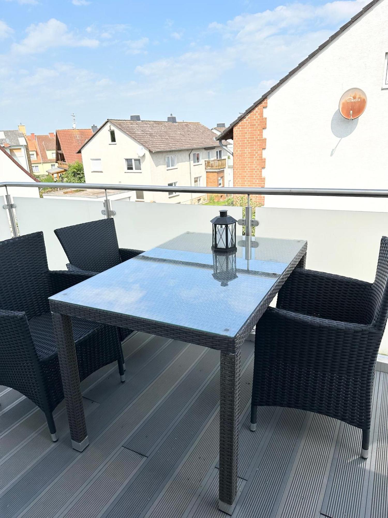 Mit Balkon In *