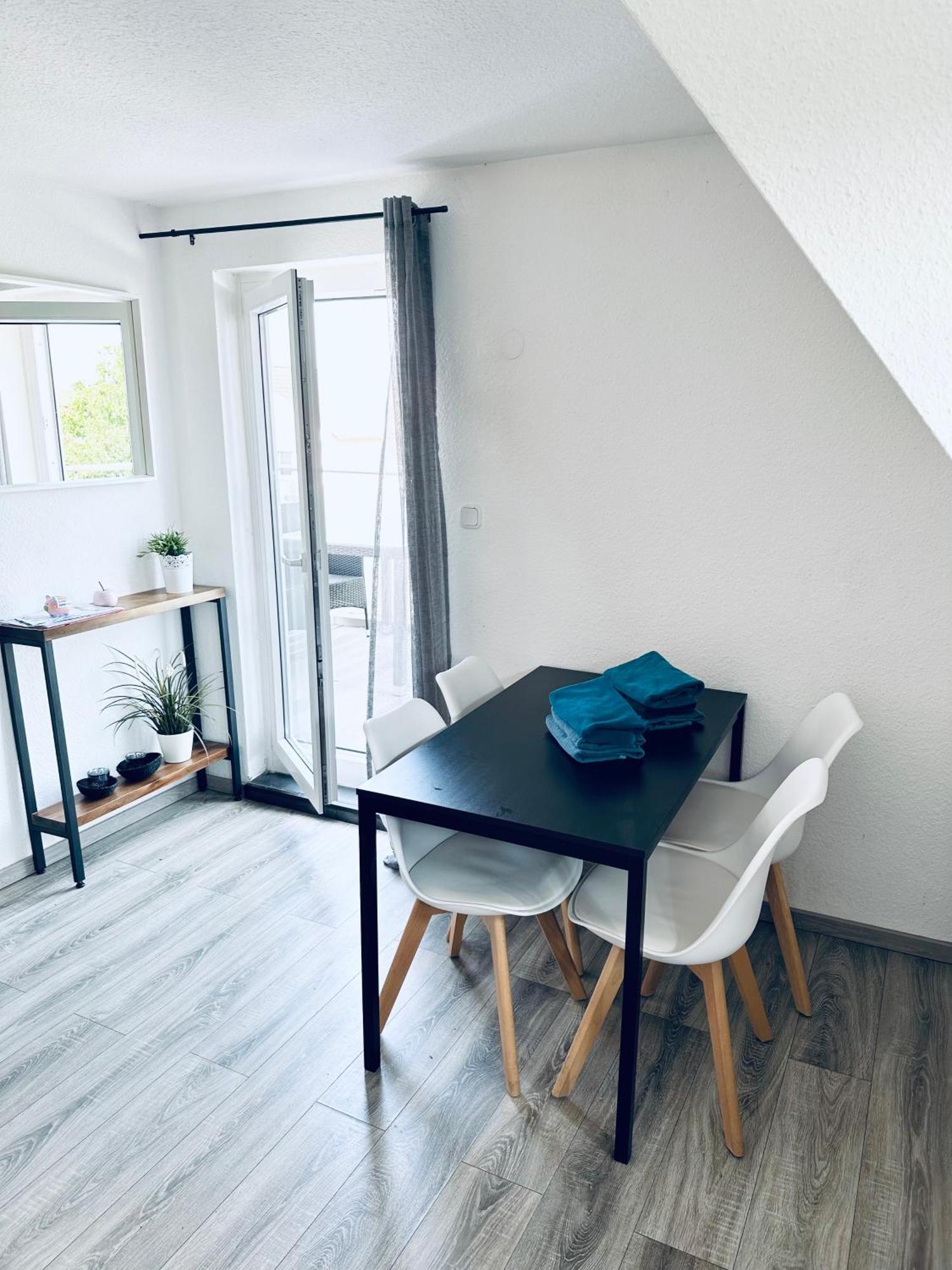Mit Balkon In *