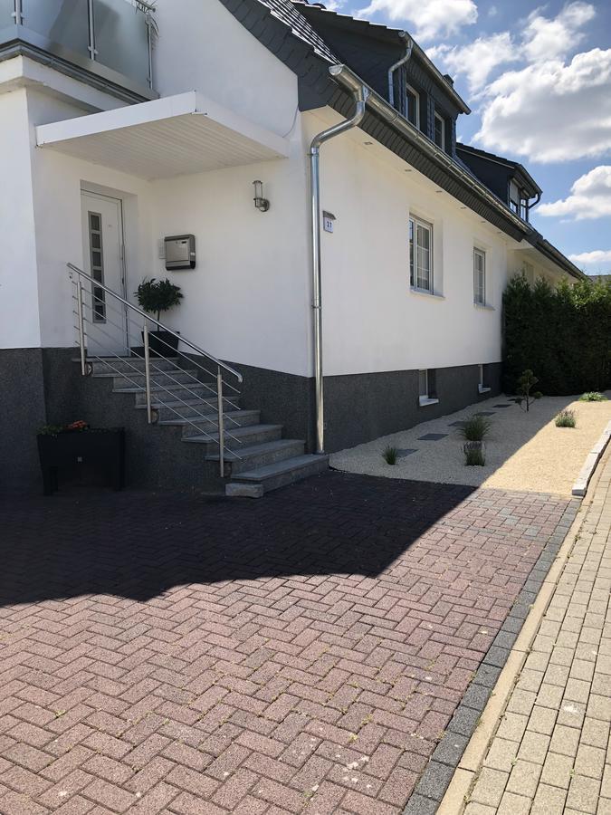Apartment Mit Balkon In *